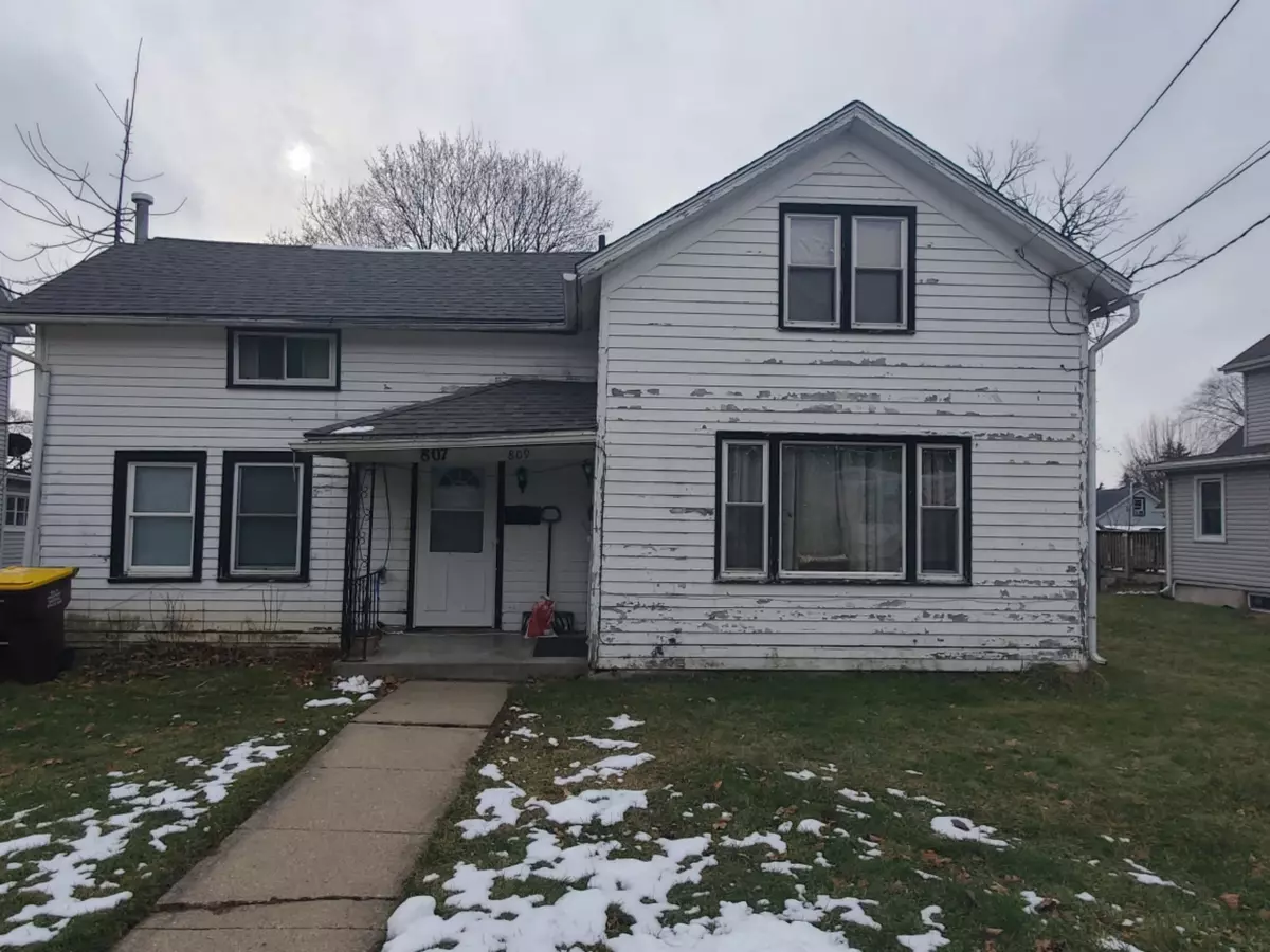 Freeport, IL 61032,807-809 W Pleasant