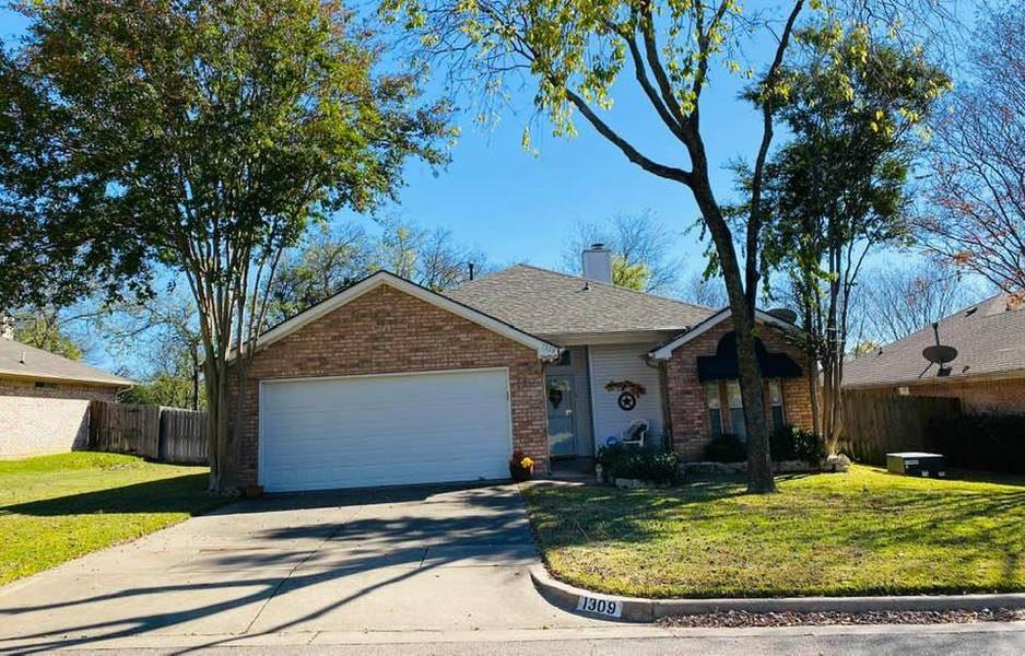 1309 Mcanear Court, Cleburne, TX 76033