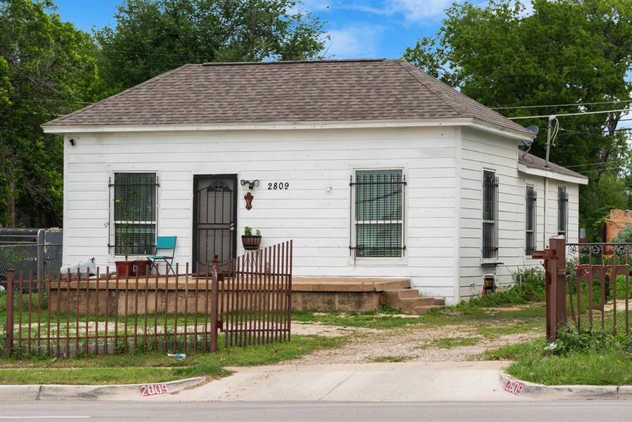 2809 E Berry Street, Fort Worth, TX 76105