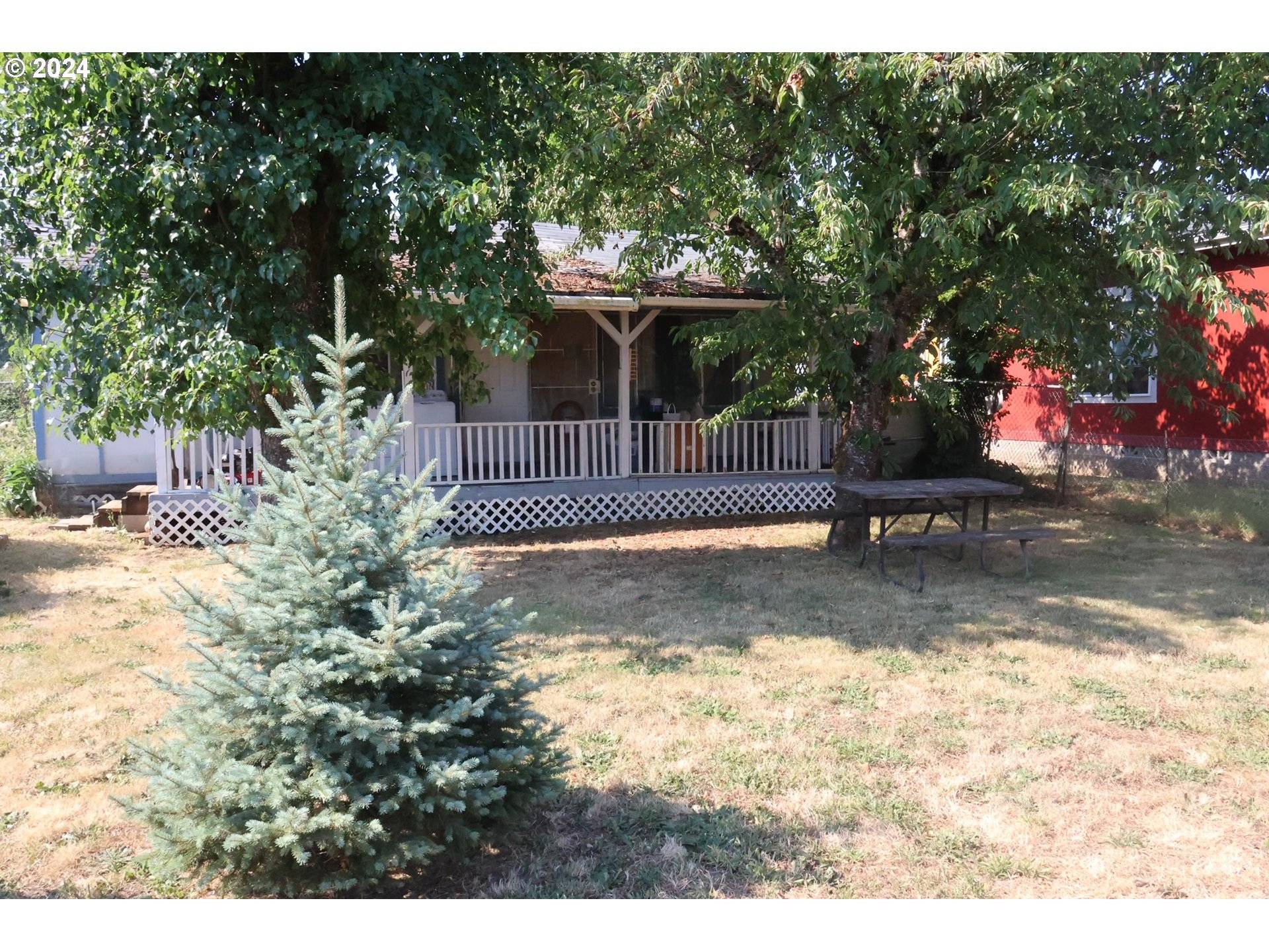 886 NE BOND ST, Myrtle Creek, OR 97457