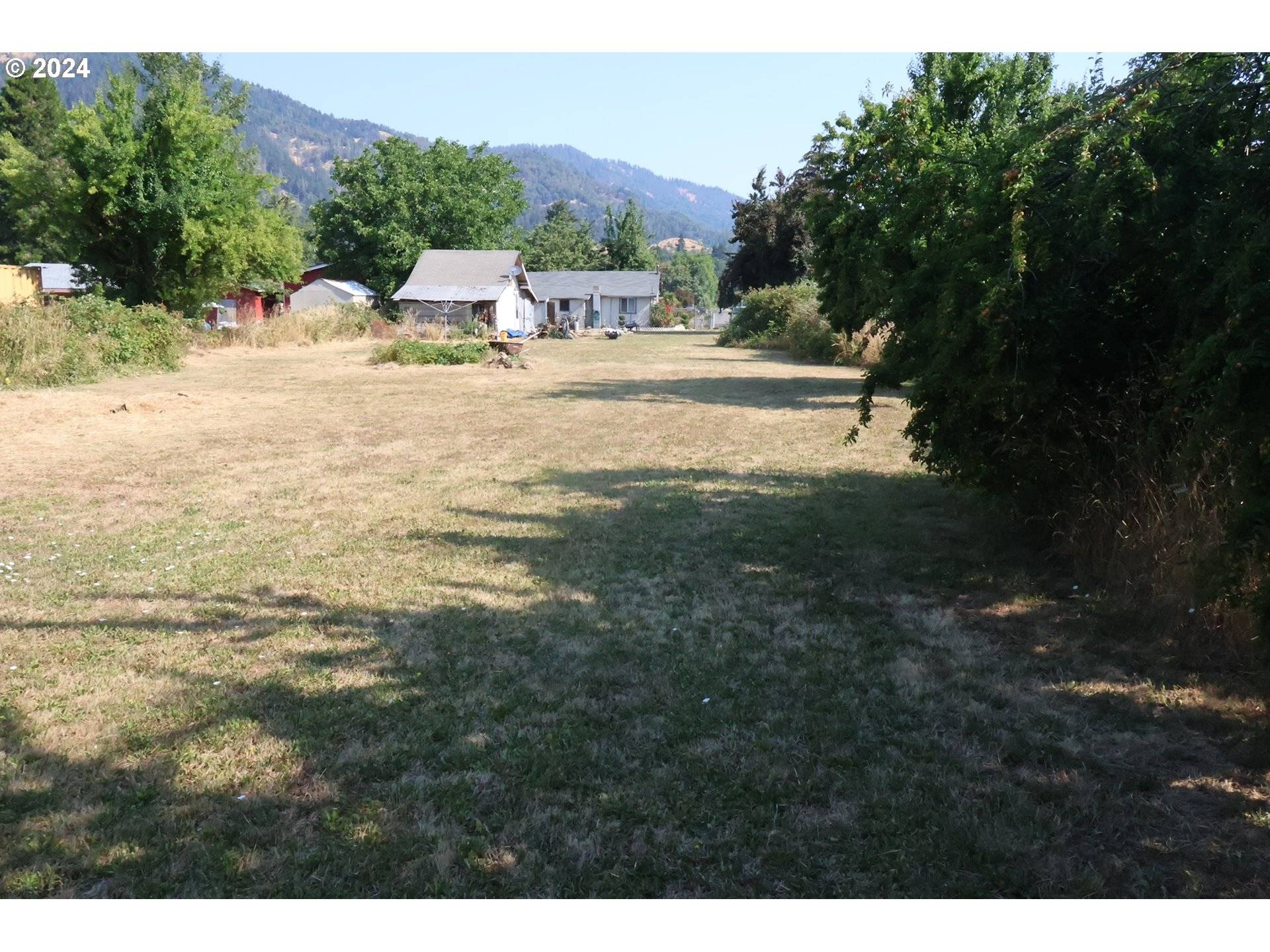 Myrtle Creek, OR 97457,886 NE BOND ST