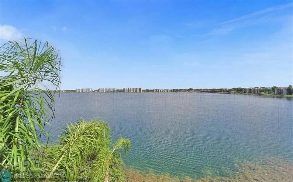 113 Lake Emerald Dr  #105, Oakland Park, FL 33309