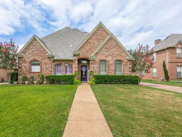 2809 Mesa Court, Hurst, TX 76054