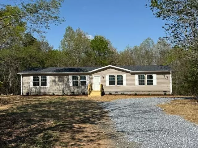 1396 Wyatt Miles RD, Gladys, VA 24554