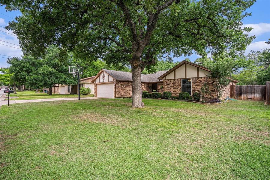 704 Highland Park Drive, Hurst, TX 76054