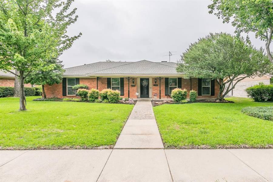 1612 Valleycrest Lane, Carrollton, TX 75006