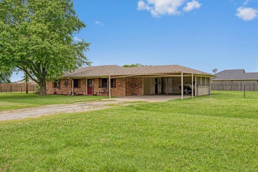 1007 E Trinity Street, Leonard, TX 75452