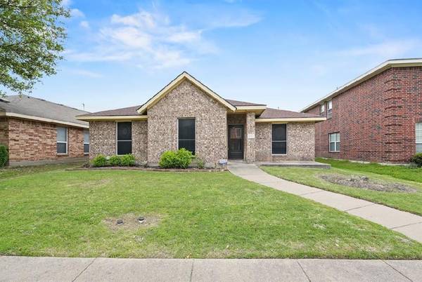 801 Horseshoe Court, Desoto, TX 75115