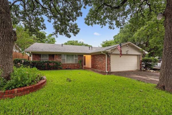 817 Henson Drive, Hurst, TX 76053