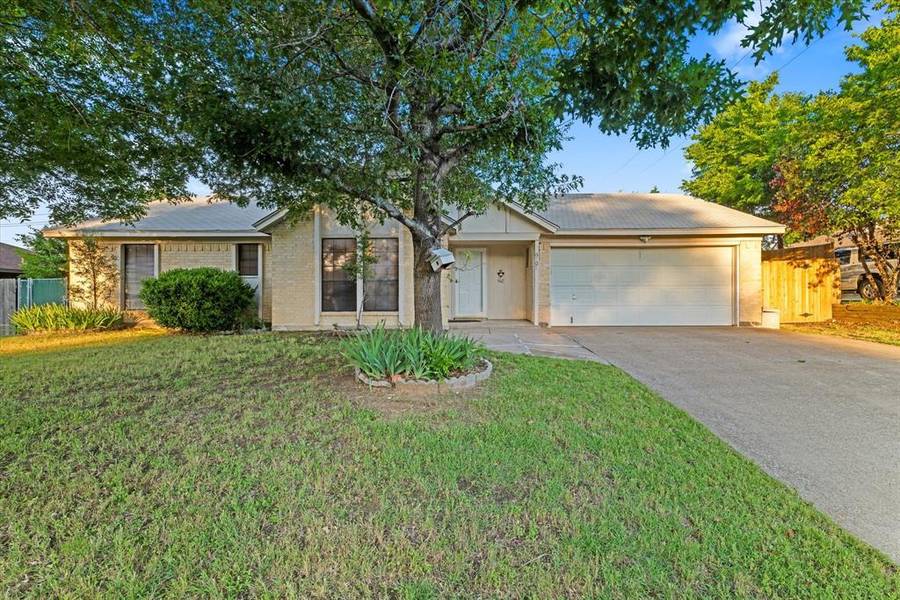 6505 Family Place, Edgecliff Village, TX 76134