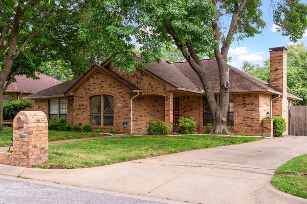 6223 Yolanda Drive,  Fort Worth,  TX 76112