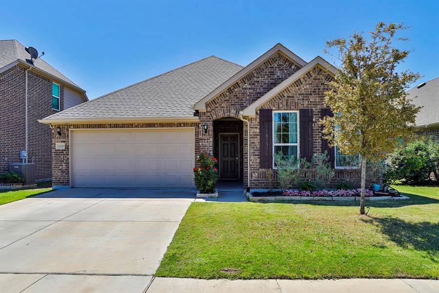 1105 Pinnacle Breeze Drive, Fort Worth, TX 76052