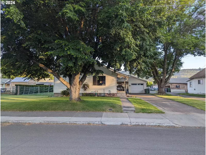 2006 E N AVE, La Grande, OR 97850