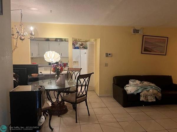 Greenacres, FL 33463,129 Lake Pine Cir  #B1