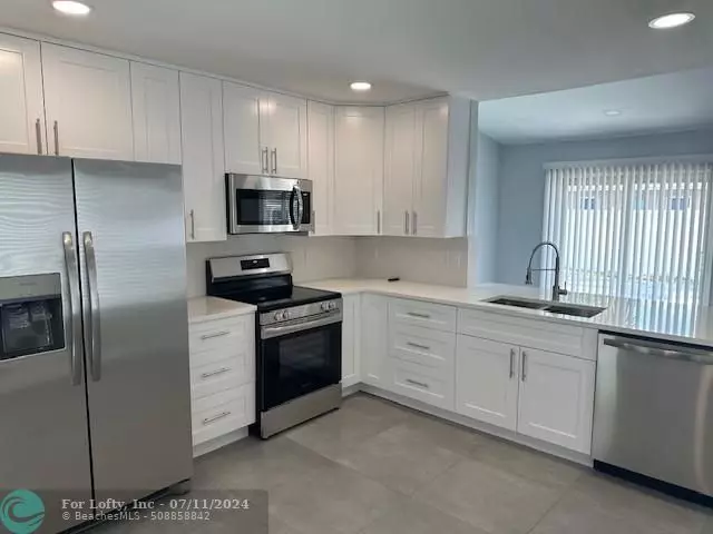 4009 NW 1st Pl, Deerfield Beach, FL 33442