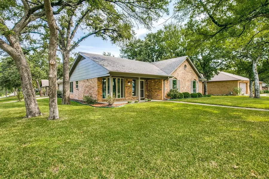 420 Concord Drive, Hurst, TX 76054