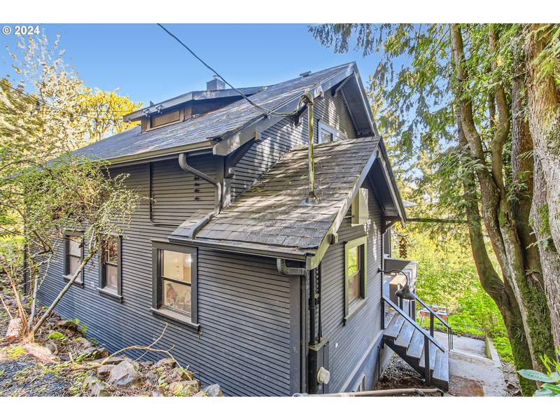 8794 NW SPRINGVILLE CT, Portland, OR 97231