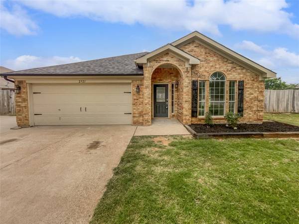 2921 Meandering Way,  Granbury,  TX 76049