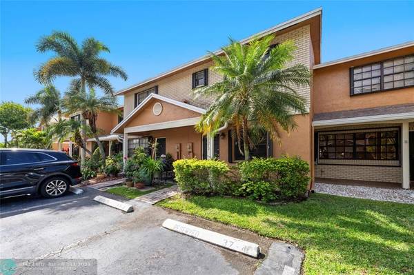 10372 NW 3rd St,  Pembroke Pines,  FL 33026