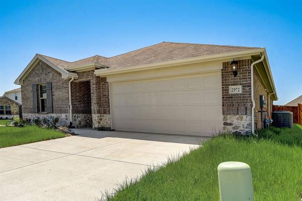 2972 Fox Trail Lane, Fort Worth, TX 76108