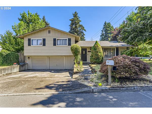 9025 SW APACHE DR, Tualatin, OR 97062