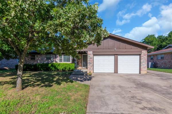 706 Clebud Drive, Euless, TX 76040