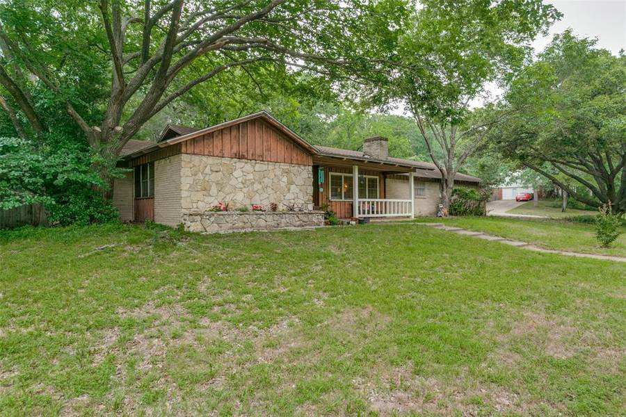 921 Circle Lane, Bedford, TX 76022