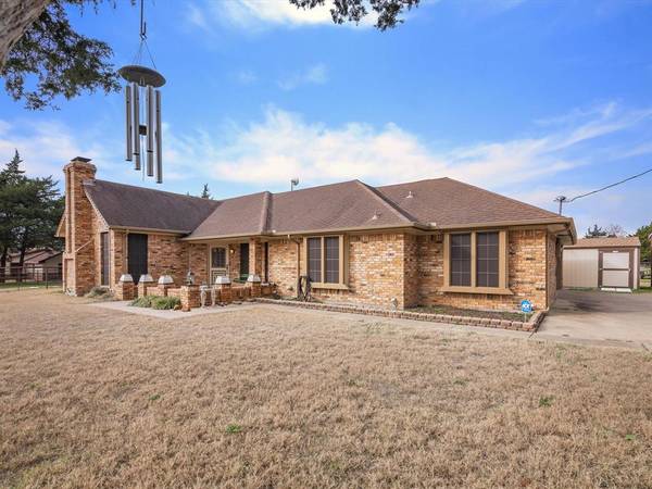 316 E Reindeer Road,  Lancaster,  TX 75146