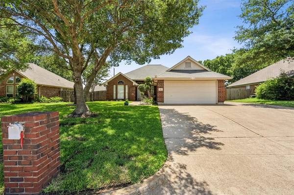 841 Park Meadow Lane, Burleson, TX 76028