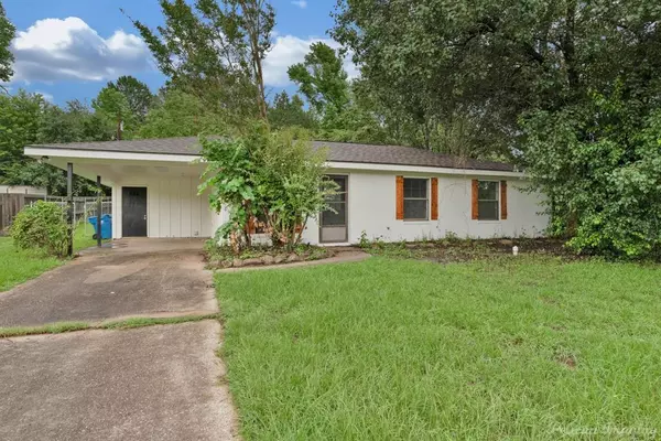 Vivian, LA 71082,336 Redbud Lane