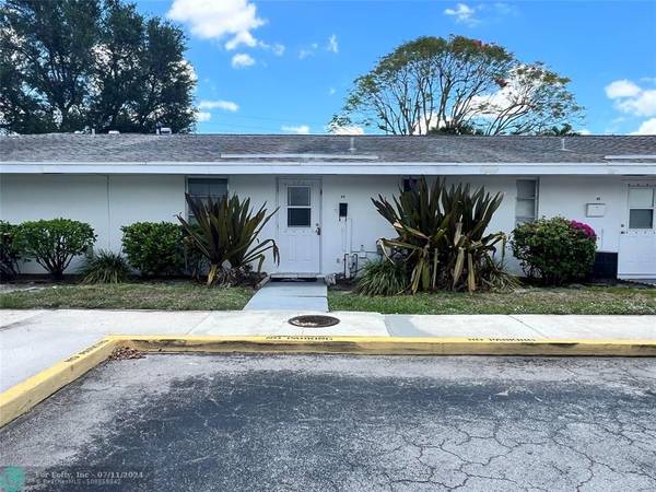 52 East Ct  #.,  Royal Palm Beach,  FL 33411