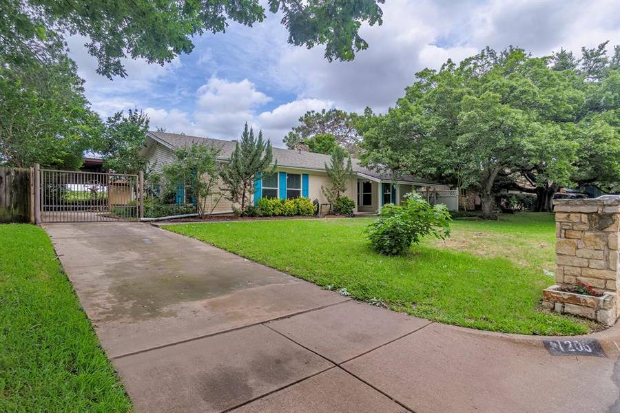 1206 Mildred Lane, Benbrook, TX 76126