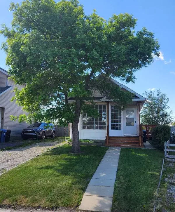 Calgary, AB T2B 3H3,63 Erin RD SE