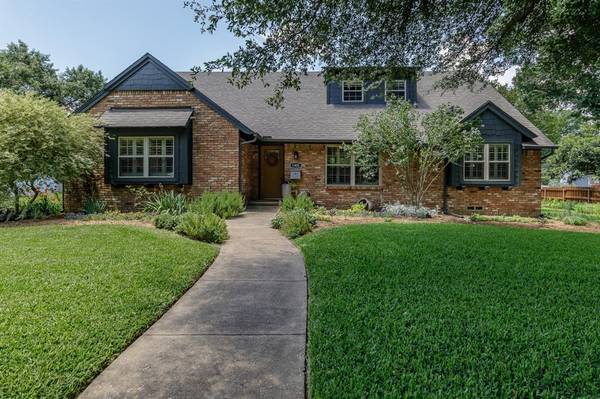 1405 Foxgrove Circle,  Dallas,  TX 75228