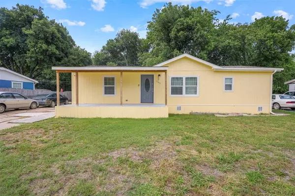 1343 Honeysuckle Drive, Mansfield, TX 76063