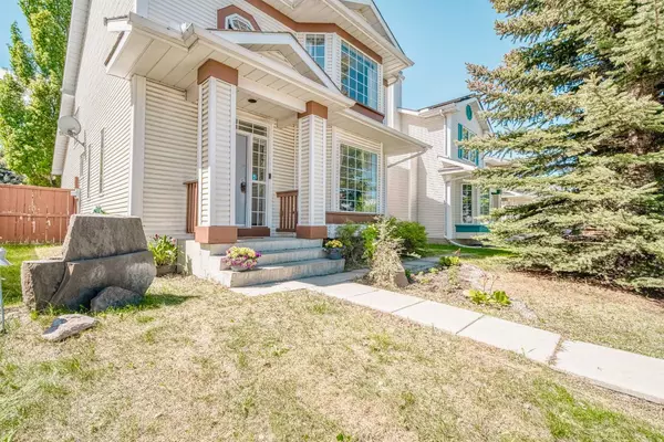 Calgary, AB T2Z 2L9,104 Mt Lorette Close SE