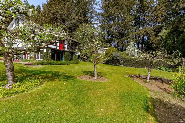 Saanich, BC V8Y 1Y4,5447 Fowler Rd