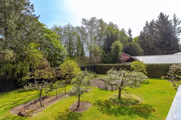 Saanich, BC V8Y 1Y4,5447 Fowler Rd