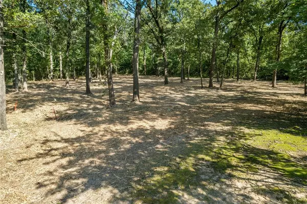 250 Parc Quest Drive, Paris, TX 75460