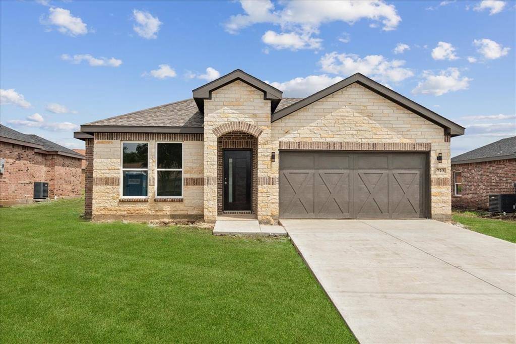 723 W Palestine,  Hutchins,  TX 75141