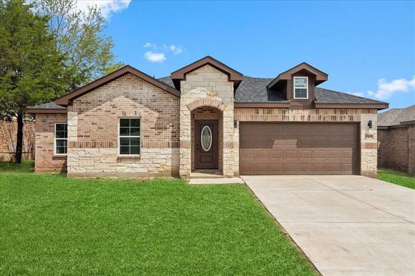 727 W Palestine, Hutchins, TX 74141