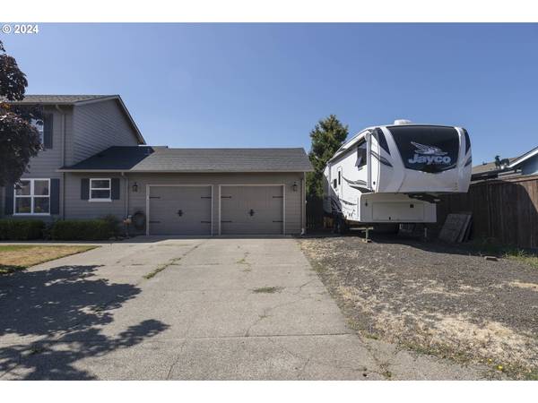 Dallas, OR 97338,327 SE HANKEL ST