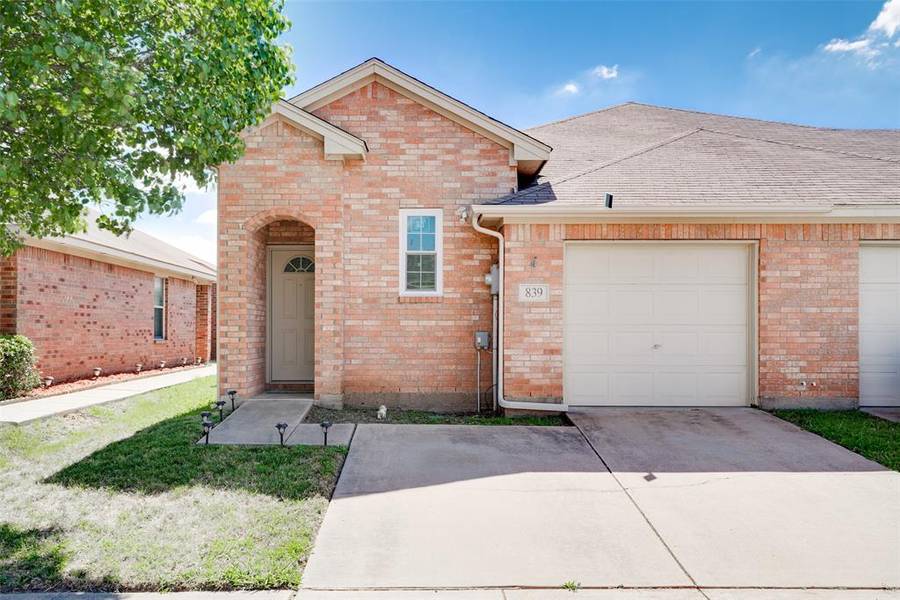 839 Walnut St, Burleson, TX 76028