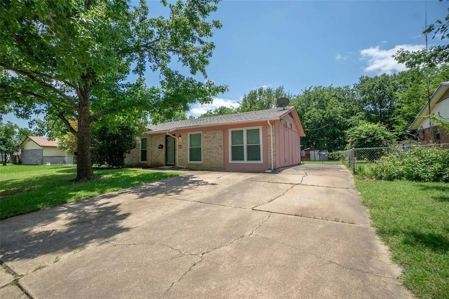 441 Jayellen Avenue, Burleson, TX 76028