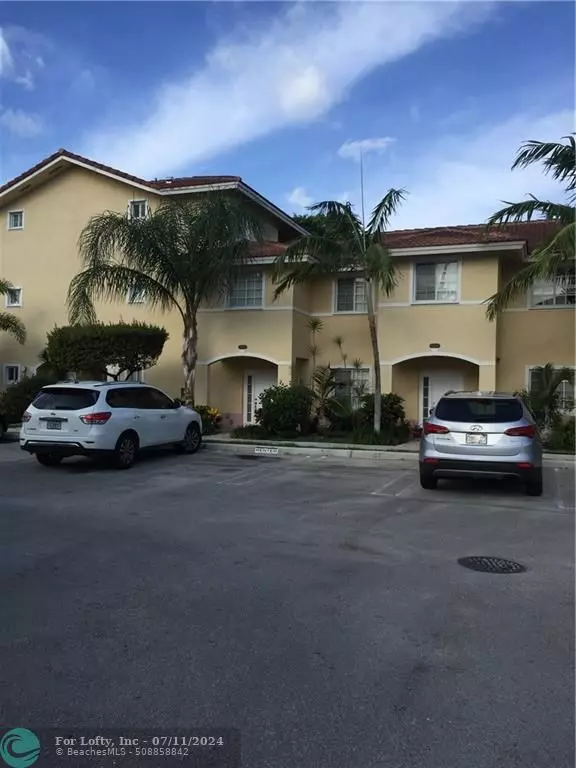 North Miami Beach, FL 33162,2024 NE 167th St  #2024-4