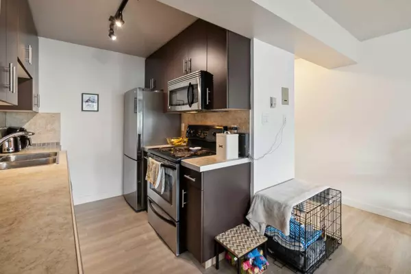 Calgary, AB T2T 3X7,2602 14A ST SW #305