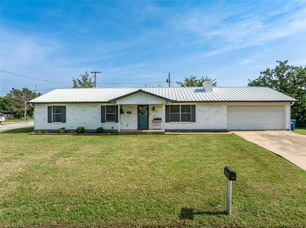 1201 W Dyer Street,  Breckenridge,  TX 76424