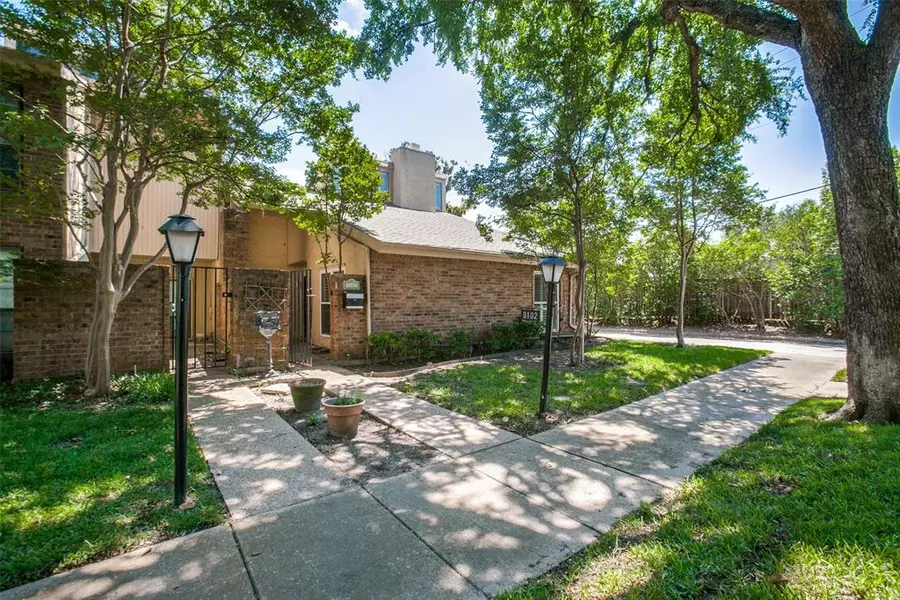 9102 Emberglow Lane, Dallas, TX 75243