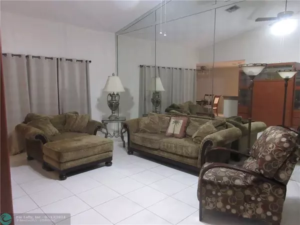 Plantation, FL 33324,121 Chelsea Lane  #.