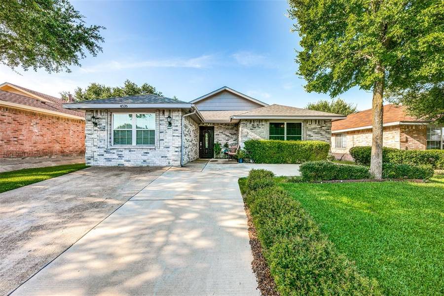 4526 Bessie Drive, Dallas, TX 75211